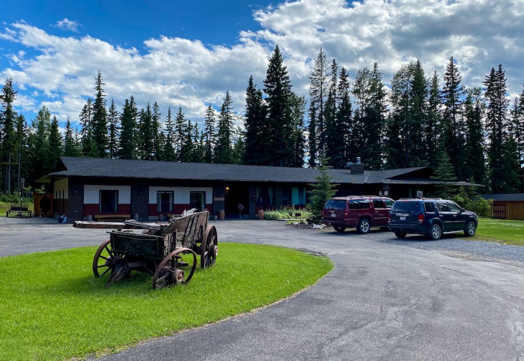 where to stay in sundre alberta